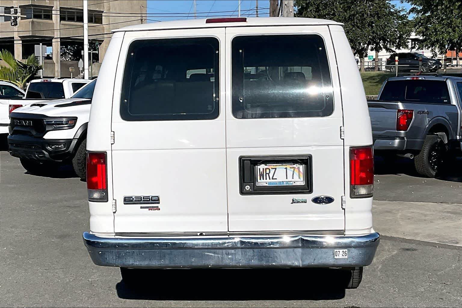 Used 2011 Ford E-350 and Econoline 350 XLT RWD image 5