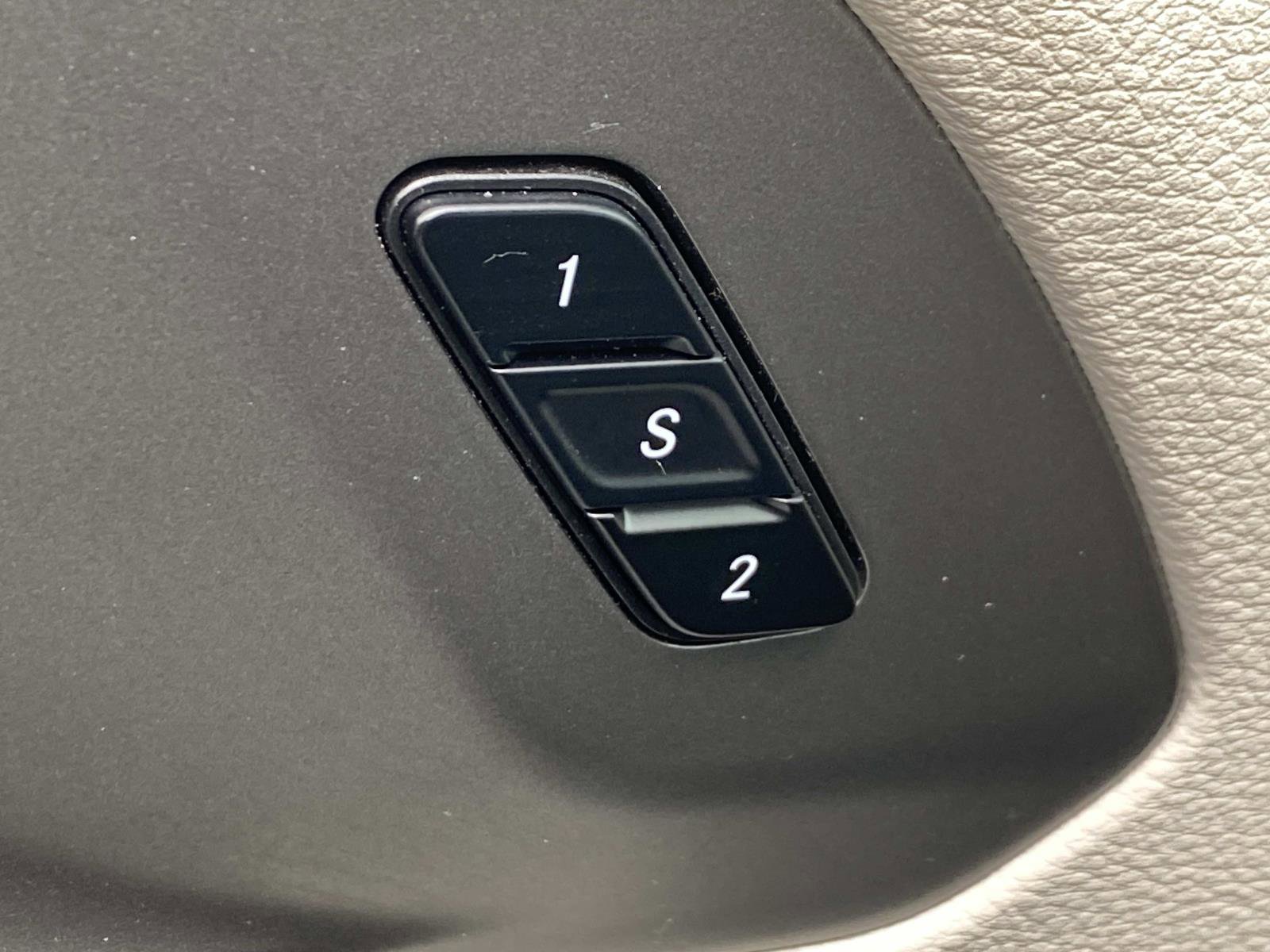 Used 2024 Chrysler Pacifica Touring-L FWD image 31
