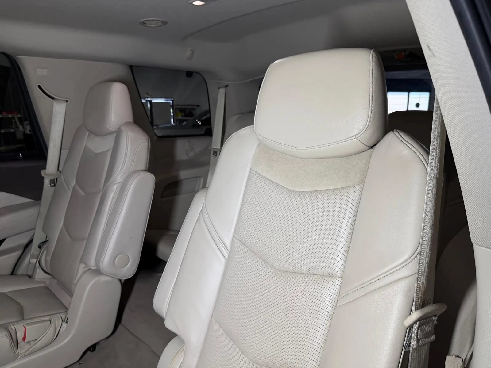 Used 2015 Cadillac Escalade Premium AWD/4WD image 22