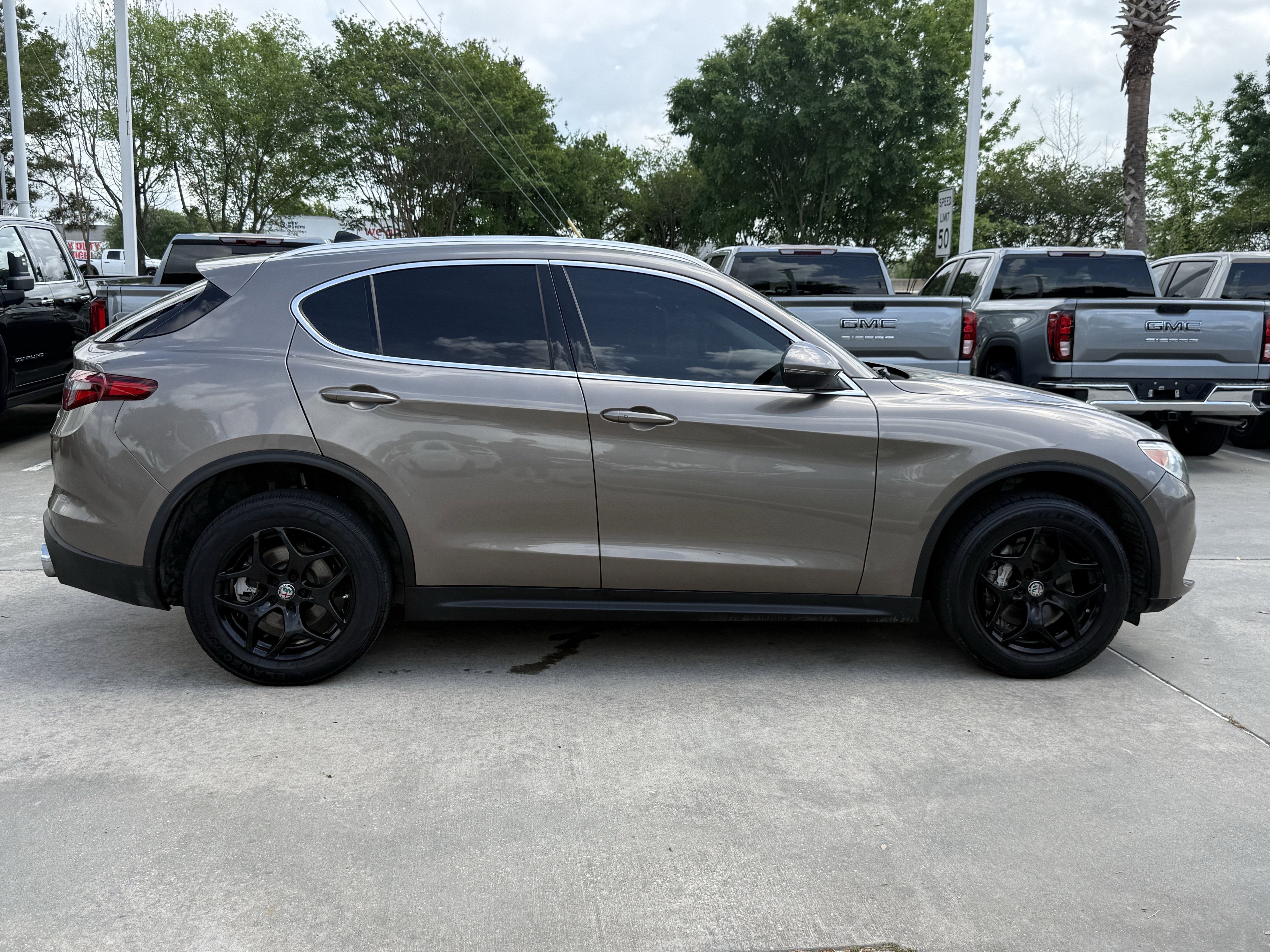 Used 2019 Alfa Romeo Stelvio image 3