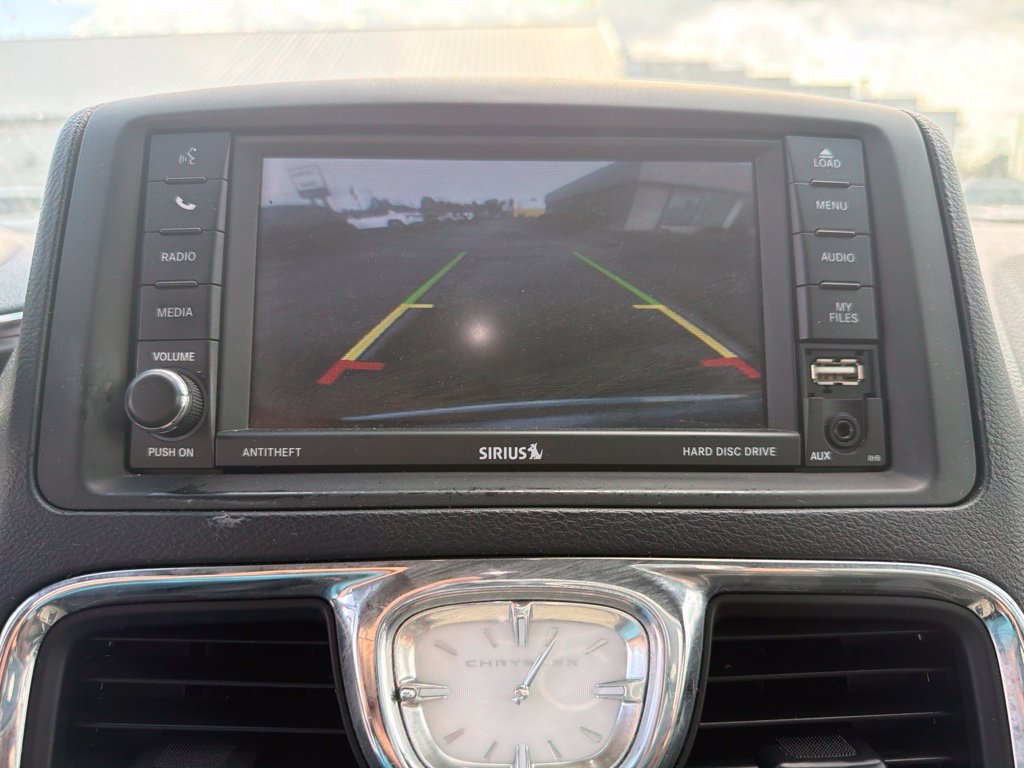 Used 2015 Chrysler Town & Country Touring-L w/ Driver Convenience Group FWD image 25