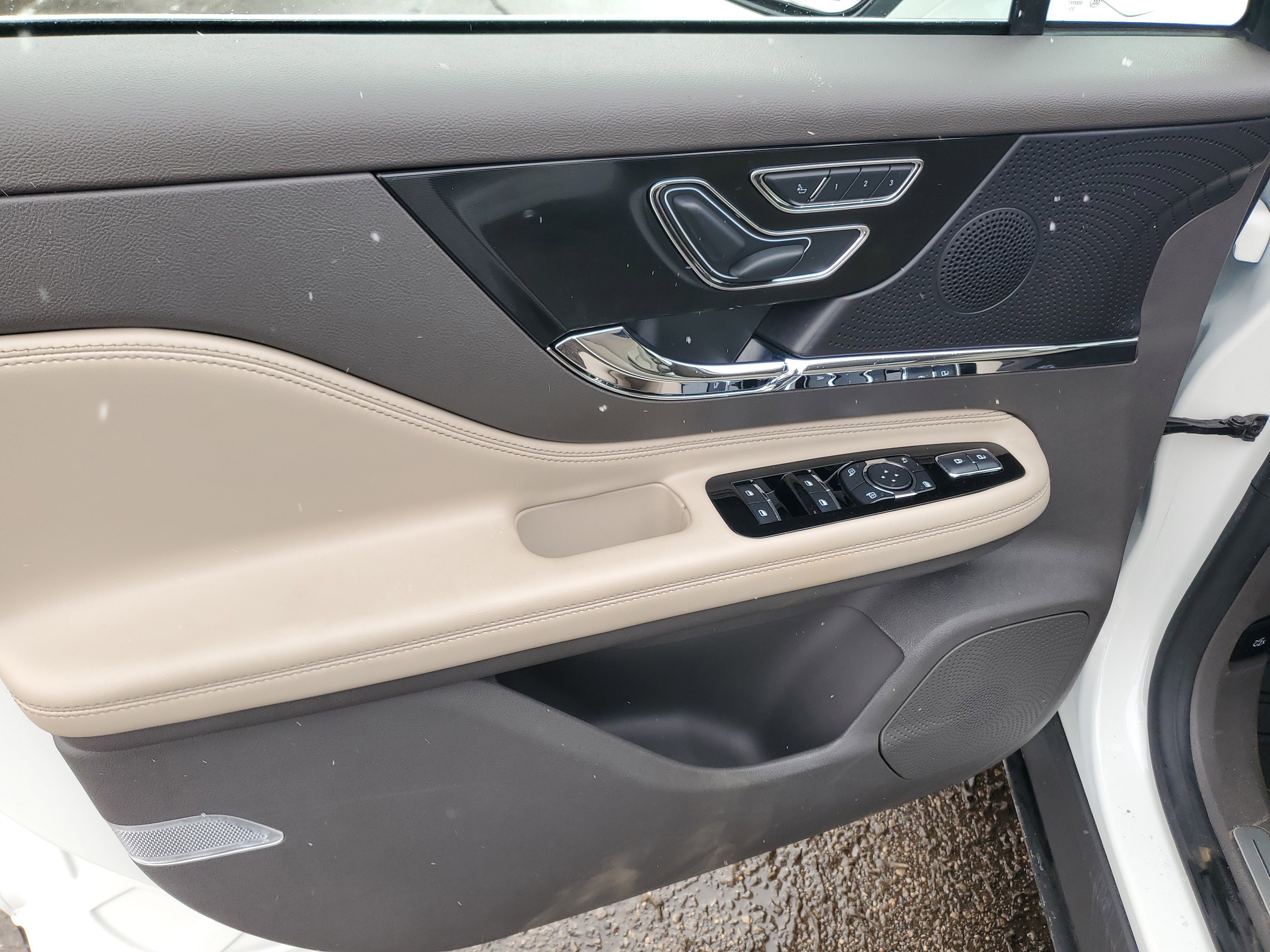 Certified 2024 Lincoln Corsair AWD image 10