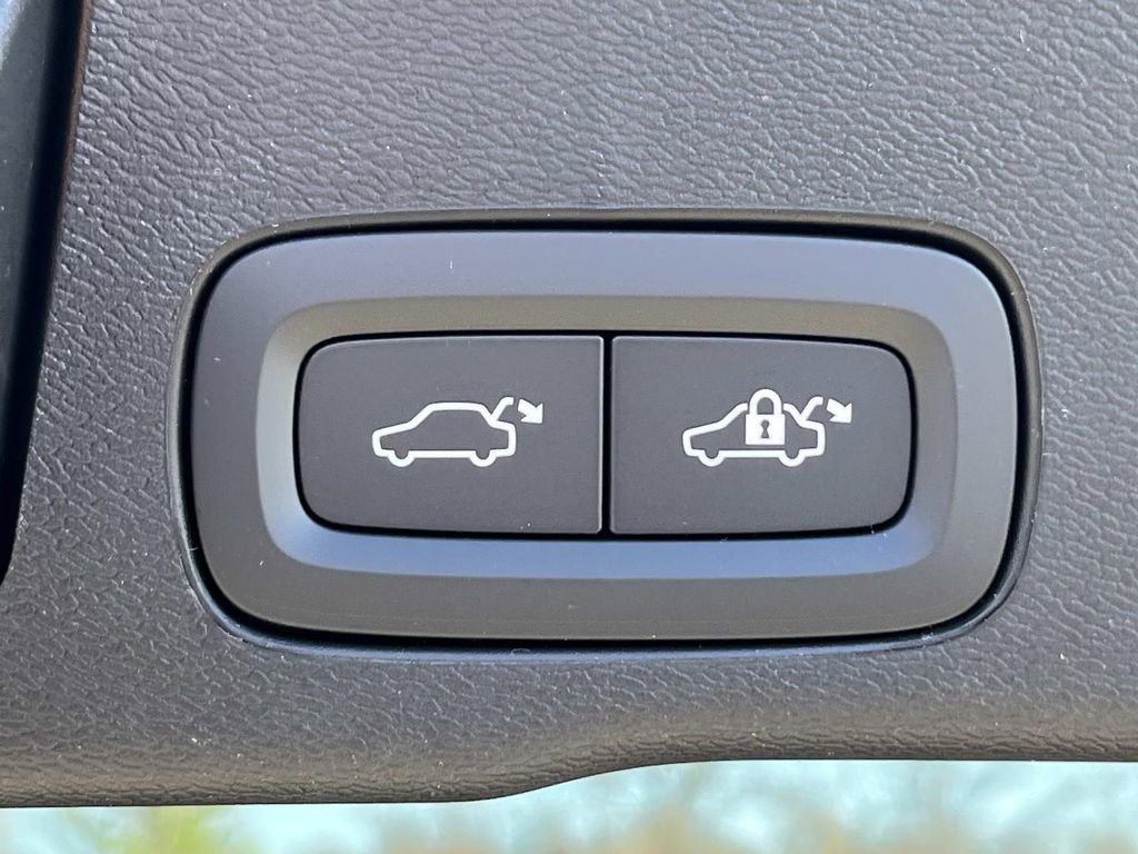 New 2026 Volvo XC60 B5 Plus w/ Climate Package image 13