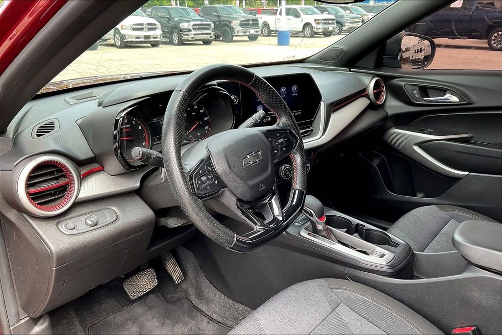 Used 2024 Chevrolet Trax RS FWD image 12