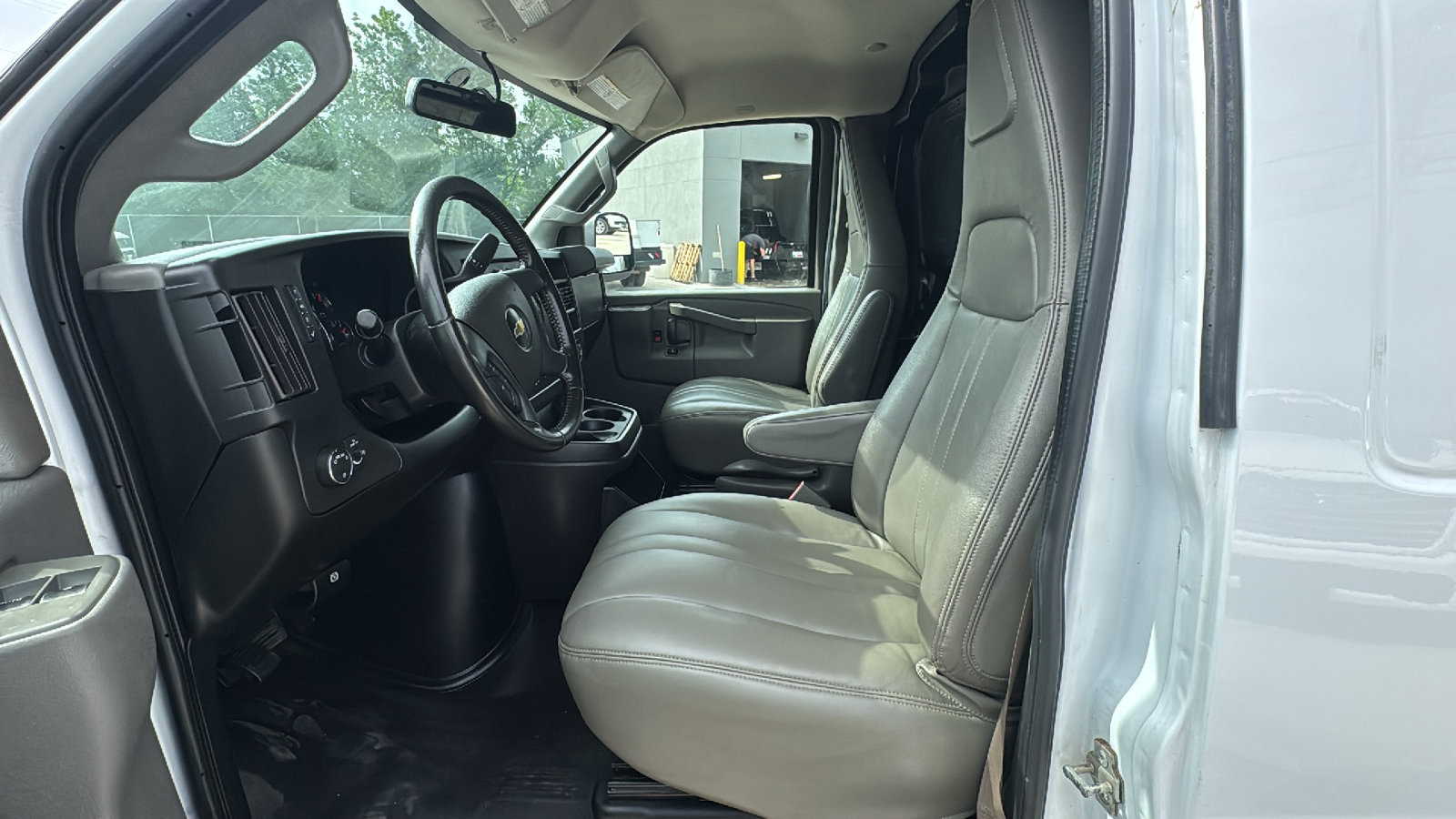 Used 2021 Chevrolet Express 2500 w/ Driver Convenience Package image 9