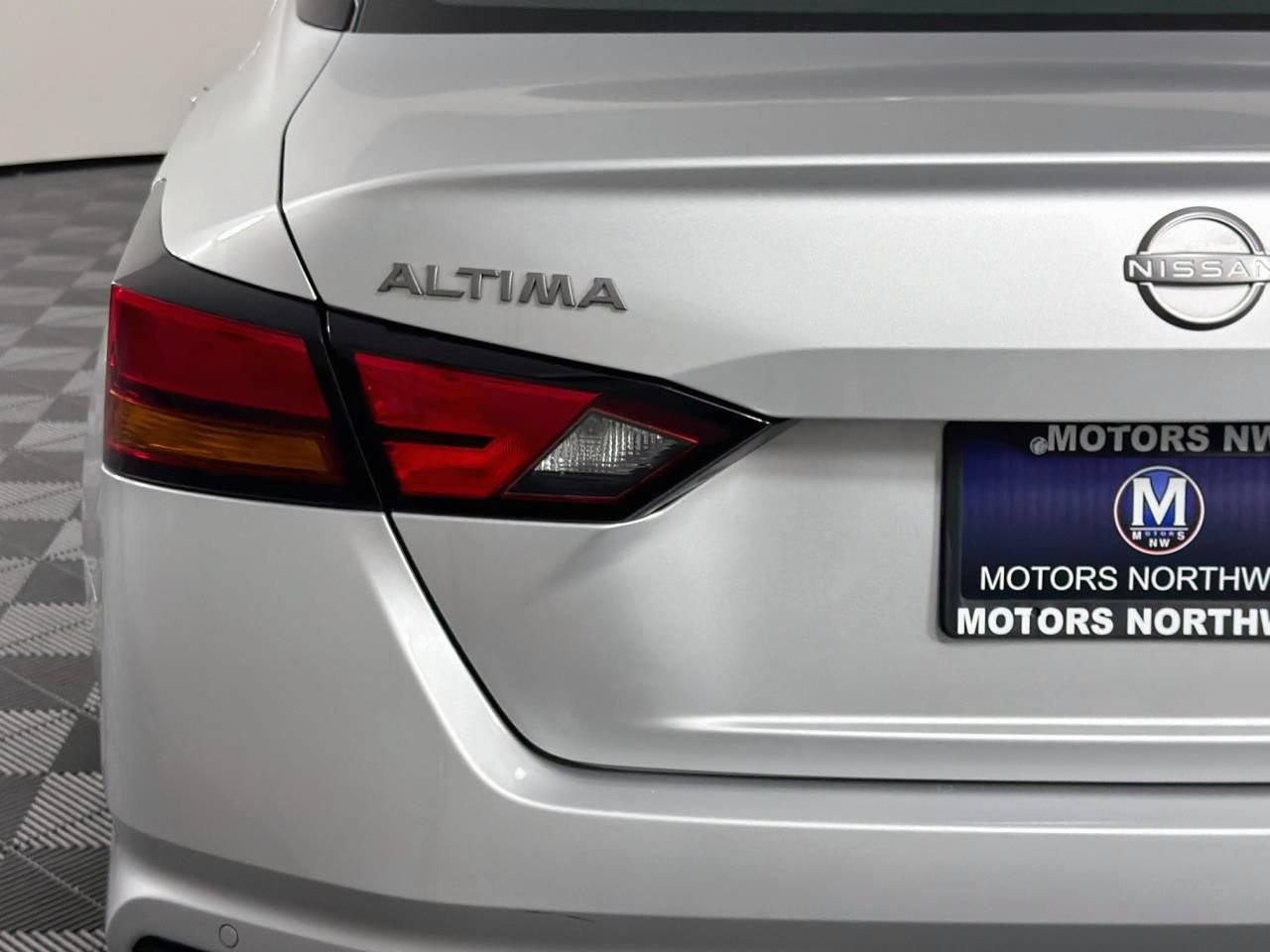 Used 2024 Nissan Altima 2.5 SV FWD image 21