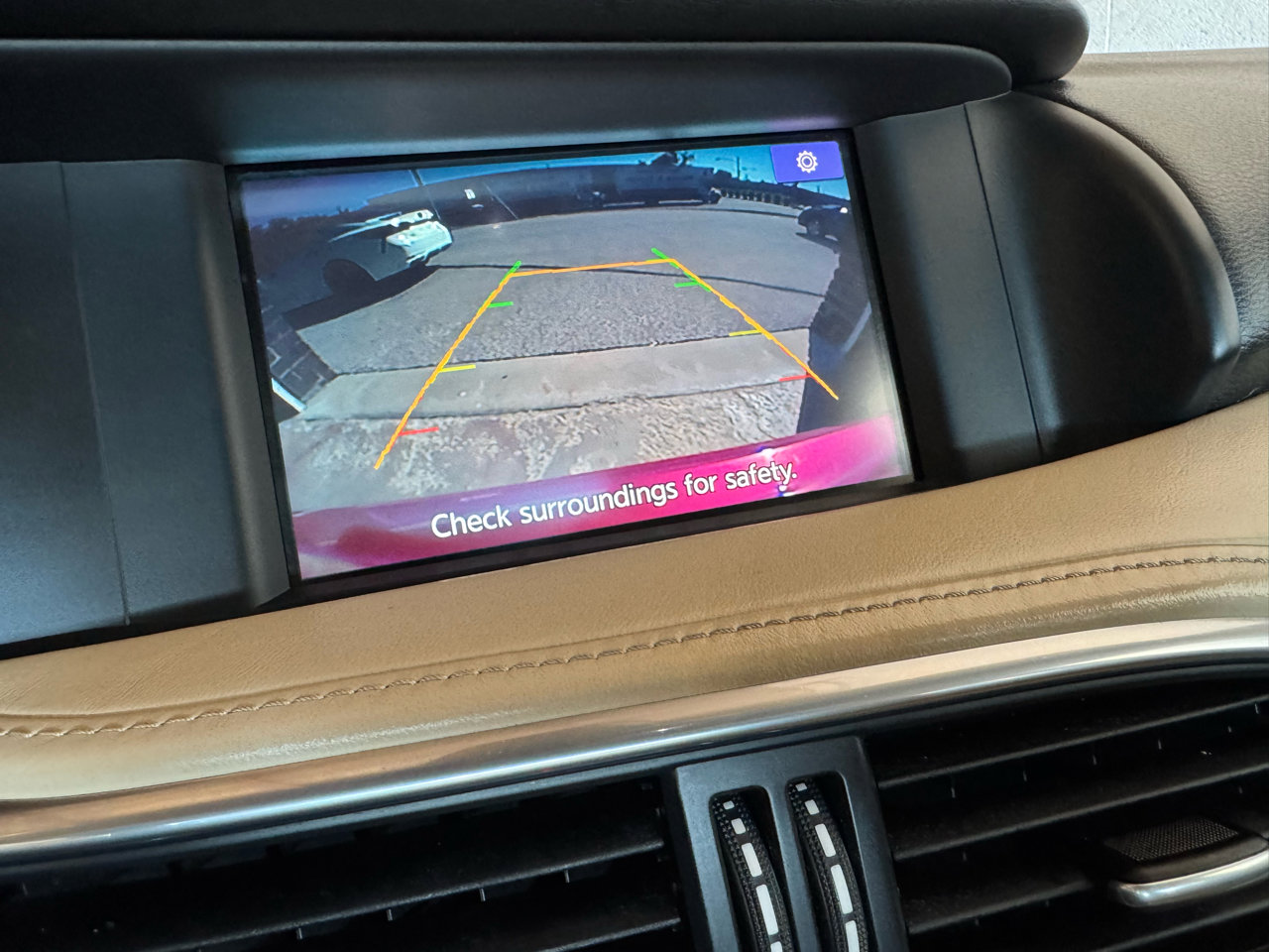 Used 2018 INFINITI QX30 Premium w/ Navigation Package image 18