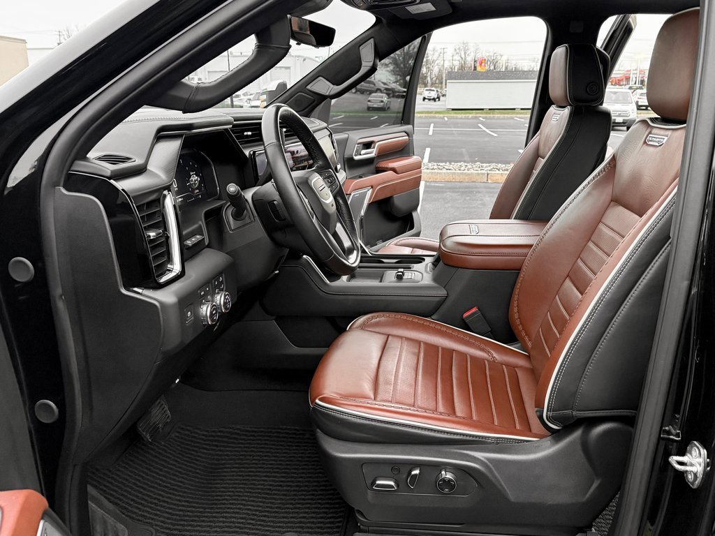 Used 2024 GMC Sierra 3500 Denali Ultimate image 2