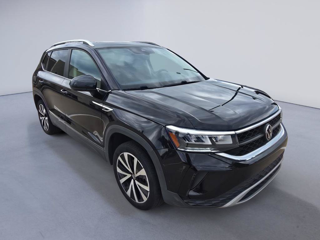 Used 2023 Volkswagen Taos SE w/ Panoramic Sunroof Package FWD image 8