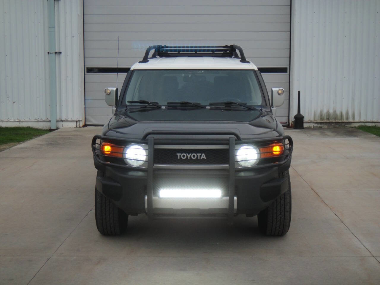 Used 2014 Toyota FJ Cruiser 2WD w/ Convenience Package image 9