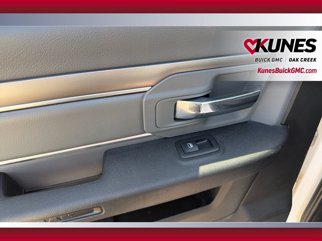 Used 2022 RAM 1500 Classic SLT AWD/4WD image 32