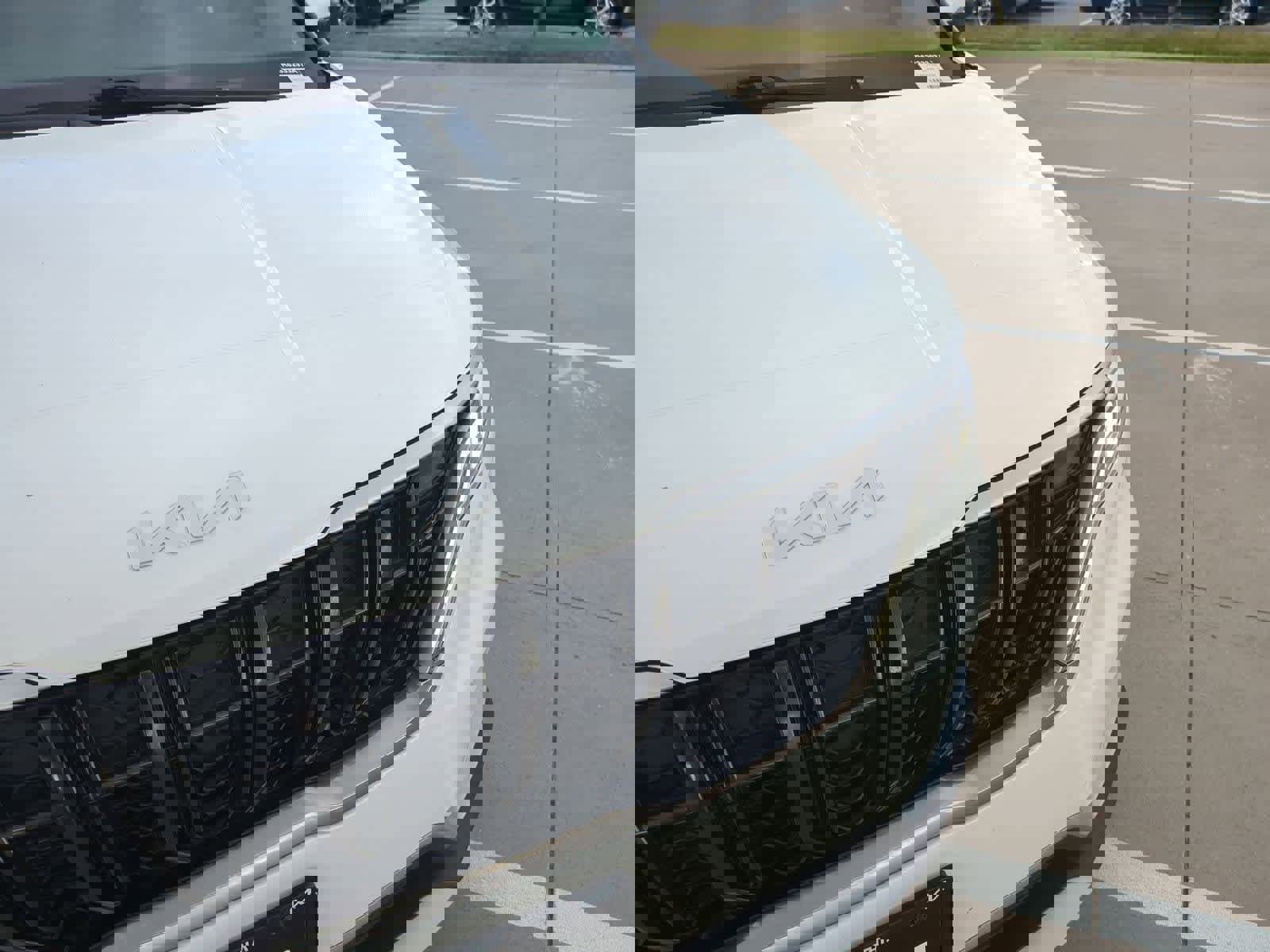 Certified 2024 Kia Carnival LX image 10