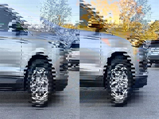 Used 2022 Ford Edge SEL image 9