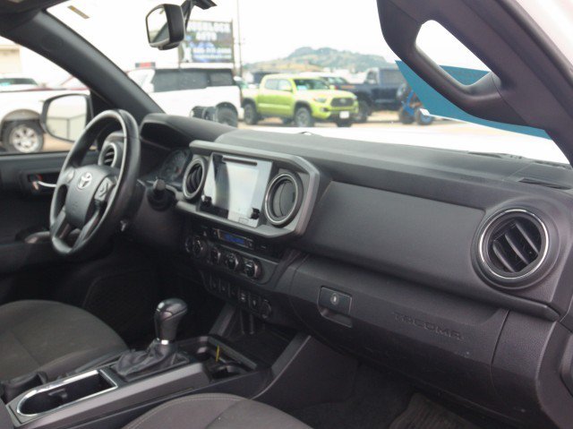 Used 2017 Toyota Tacoma TRD Off-Road w/ Premium & Technology Package AWD/4WD image 35