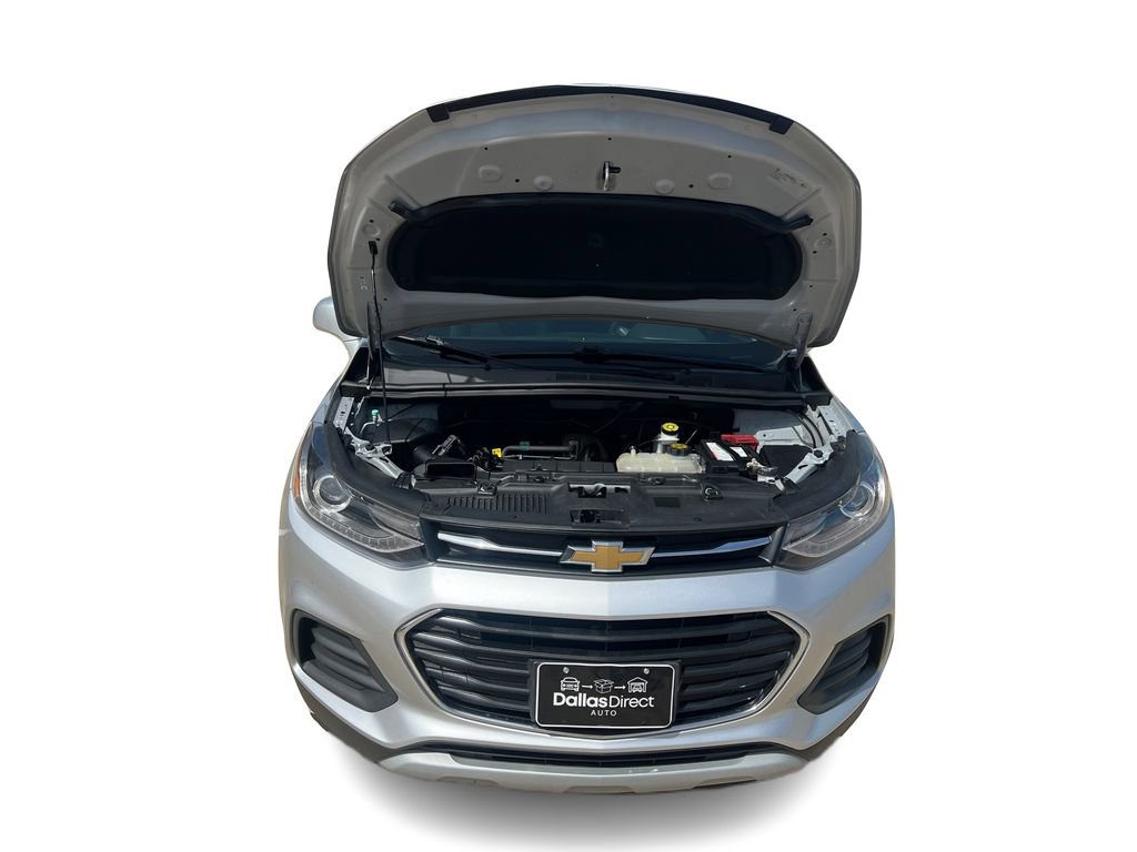 Used 2020 Chevrolet Trax LT w/ LT Convenience Package image 12