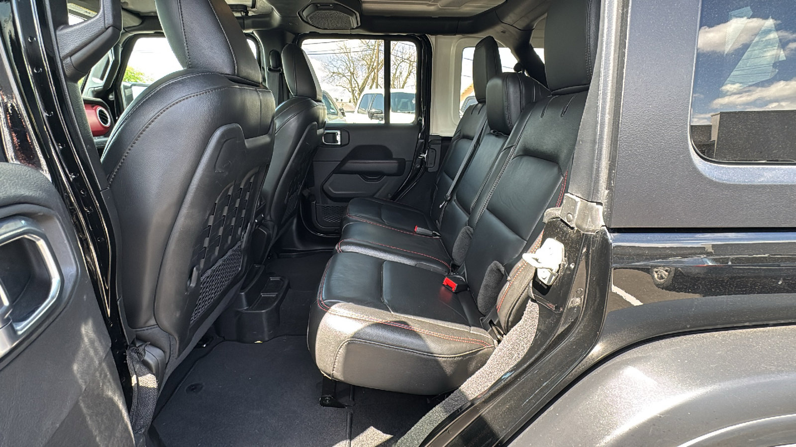 Used 2023 Jeep Wrangler Unlimited Rubicon w/ Xtreme 35 Tire Package image 15