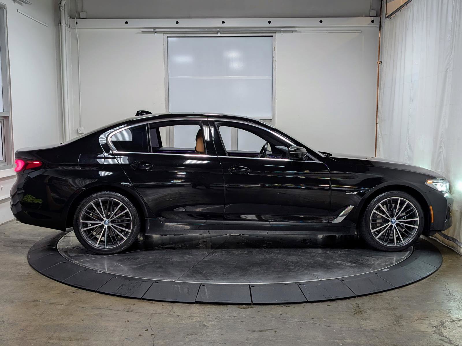 Used 2023 BMW 530e w/ Convenience Package image 10