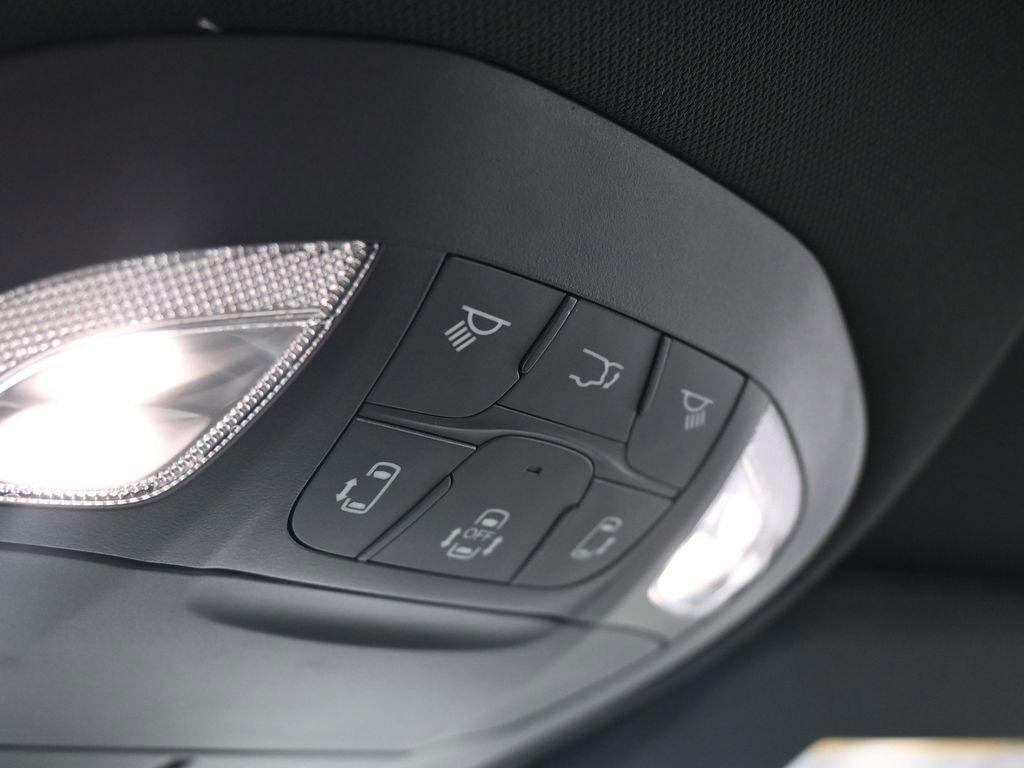 Used 2026 Chrysler Voyager LX image 20