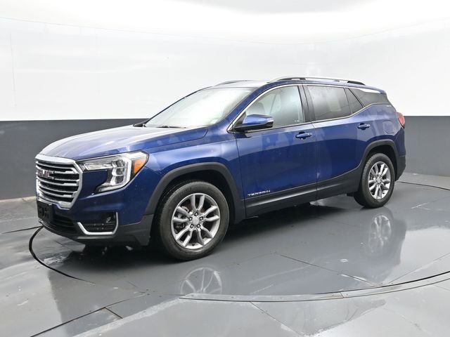 Used 2022 GMC Terrain SLT w/ Tech Package image 2