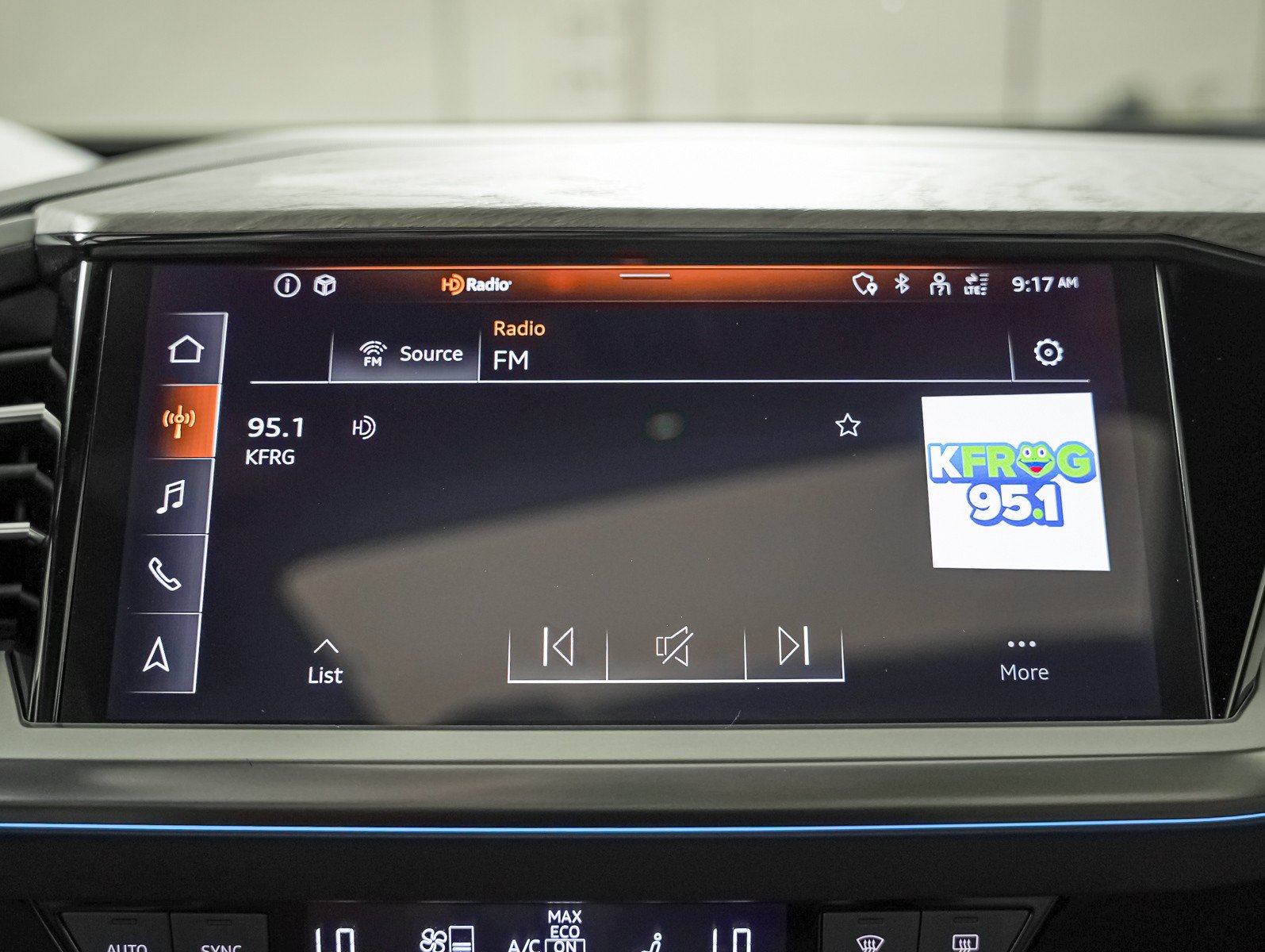 Used 2023 Audi Q4 e-tron Prestige AWD/4WD image 18