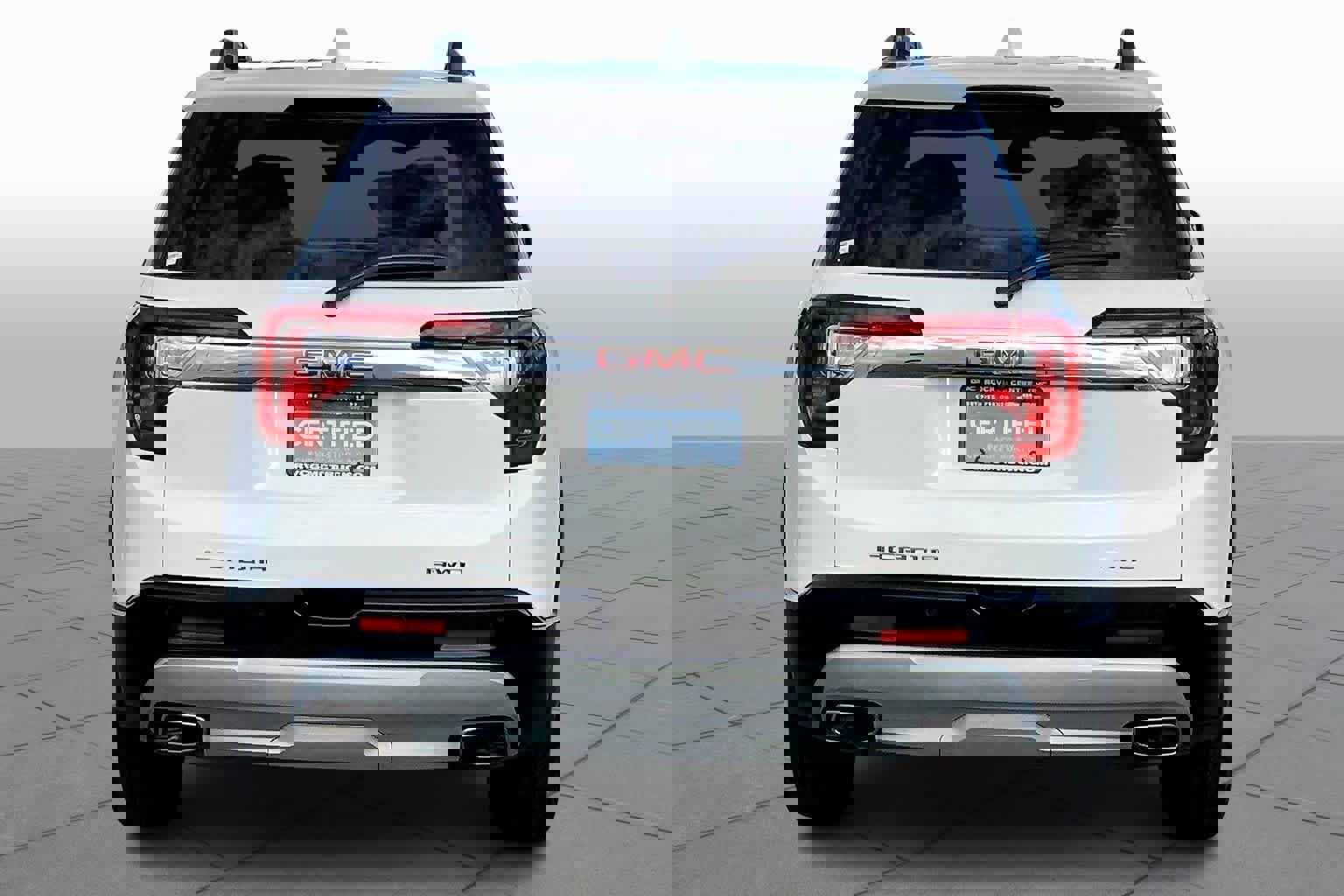 Certified 2023 GMC Acadia SLE w/ Driver Convenience Package image 4