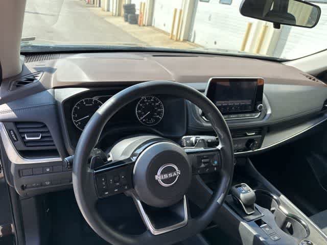 Used 2023 Nissan Rogue SV AWD/4WD image 6