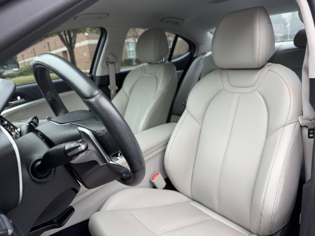 Used 2020 Genesis G70 2.0T RWD image 12