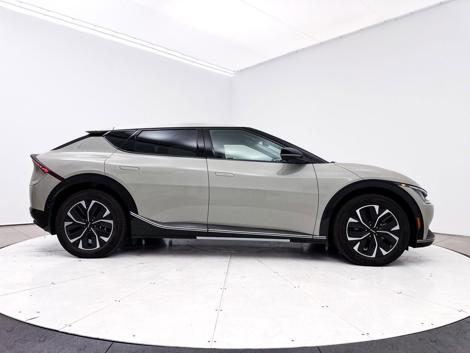 Used 2024 Kia EV6 Wind w/ Wind Technology Package image 40