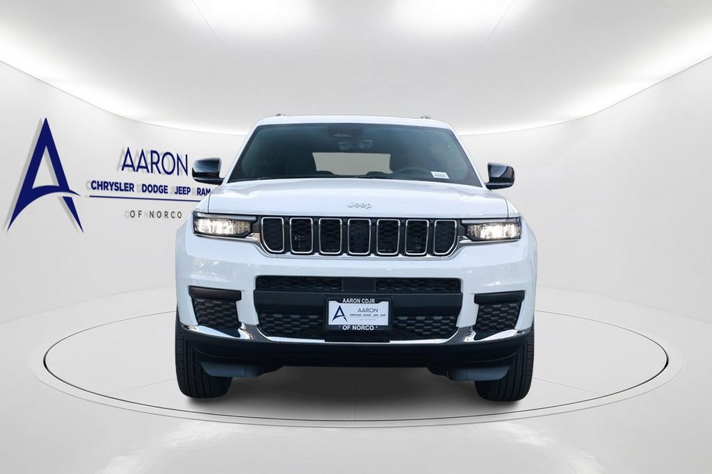 New 2026 Jeep Grand Cherokee L Laredo w/ Trailer Tow Package AWD/4WD image 4