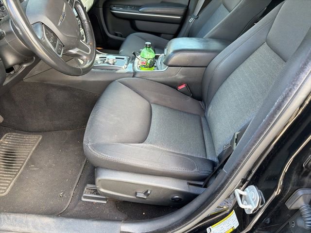 Used 2019 Chrysler 300 Touring w/ Sport Appearance Package image 8