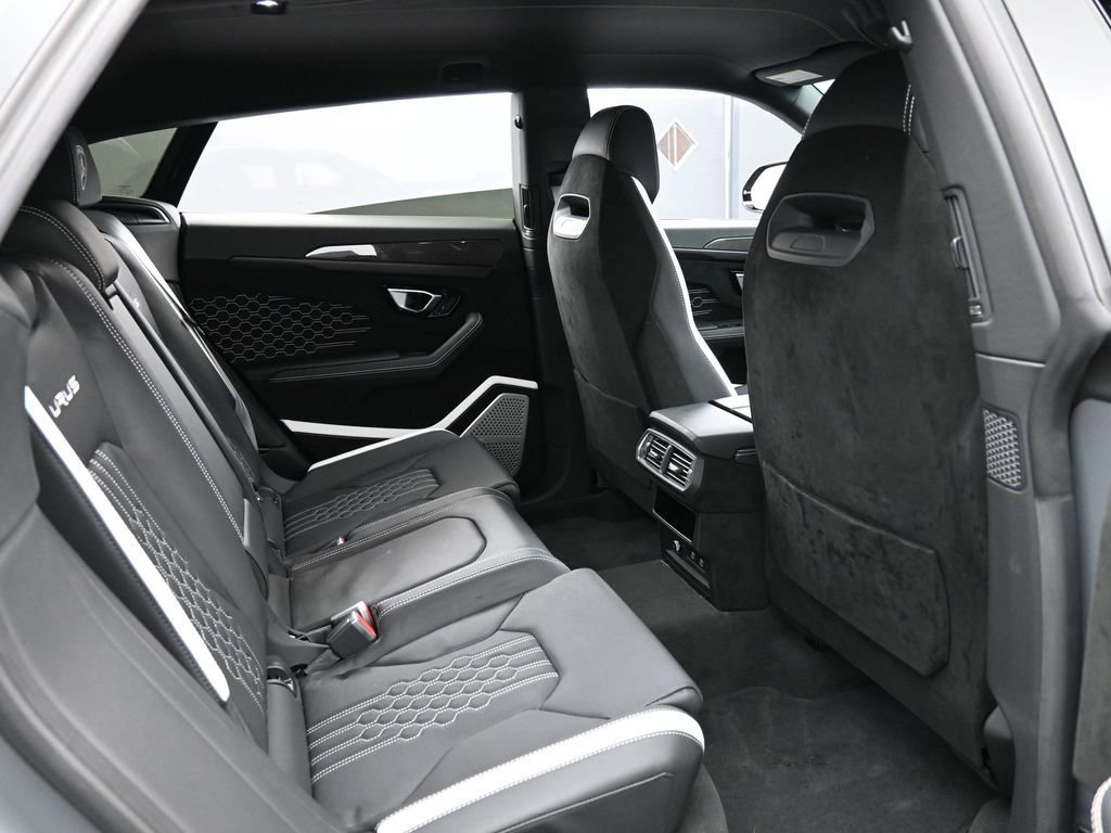 Used 2024 Lamborghini Urus Performante AWD/4WD image 30