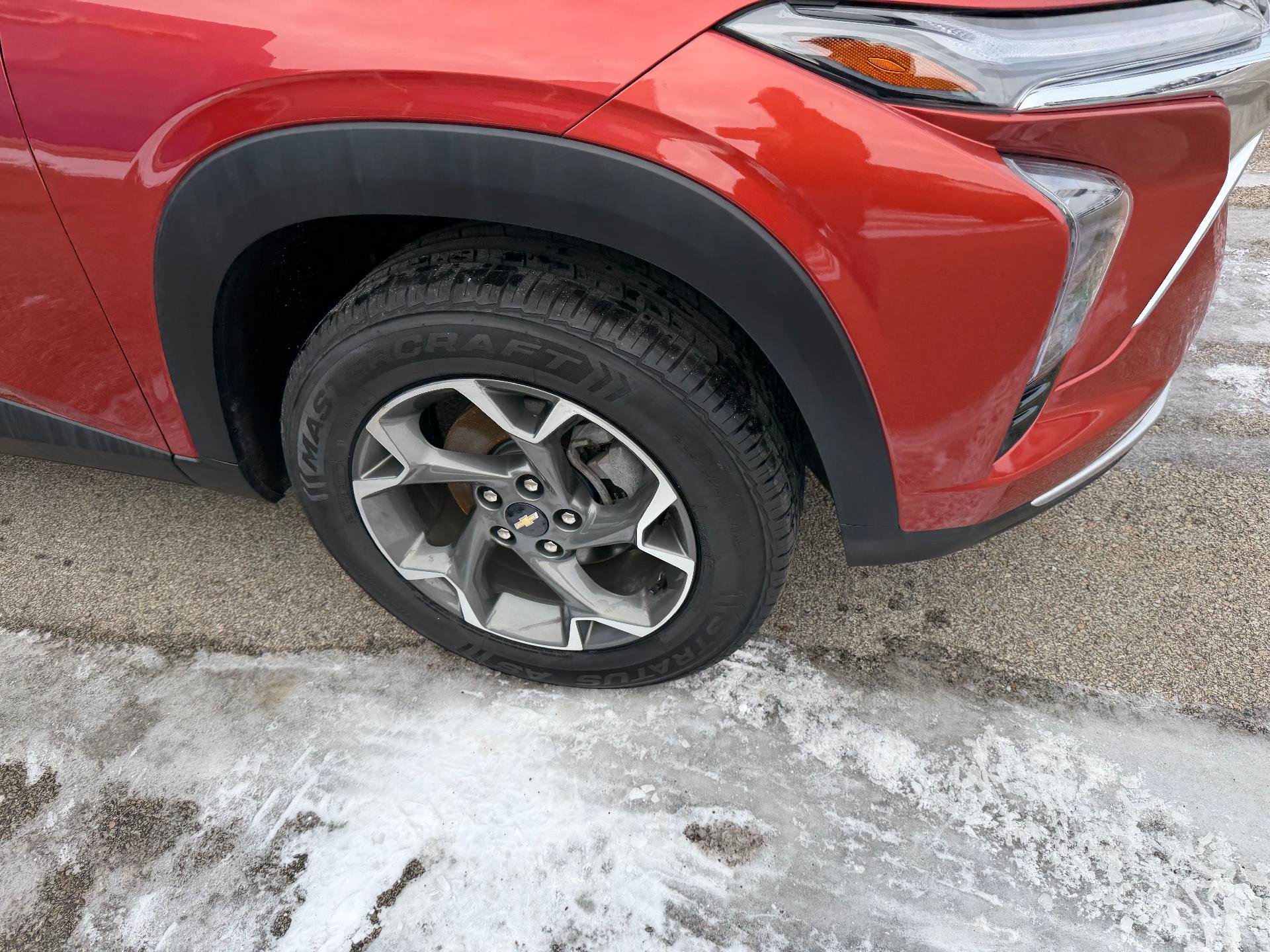 Certified 2024 Chevrolet Trax LT w/ Driver Confidence Package image 9