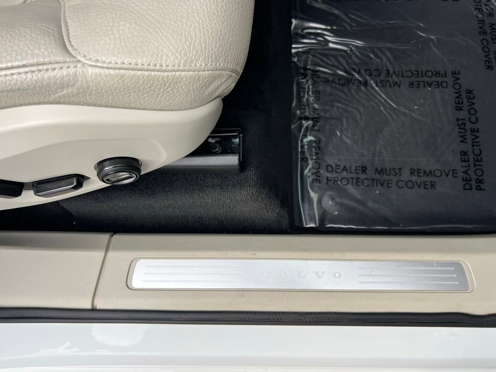 Used 2022 Volvo XC90 T5 Momentum image 54