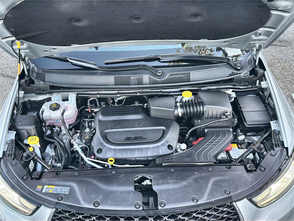 Used 2026 Chrysler Pacifica Select image 17