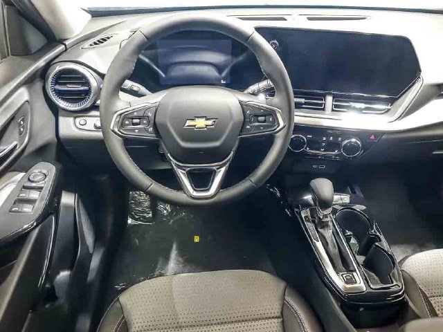 New 2026 Chevrolet Trax LT w/ LT Convenience Package FWD image 12