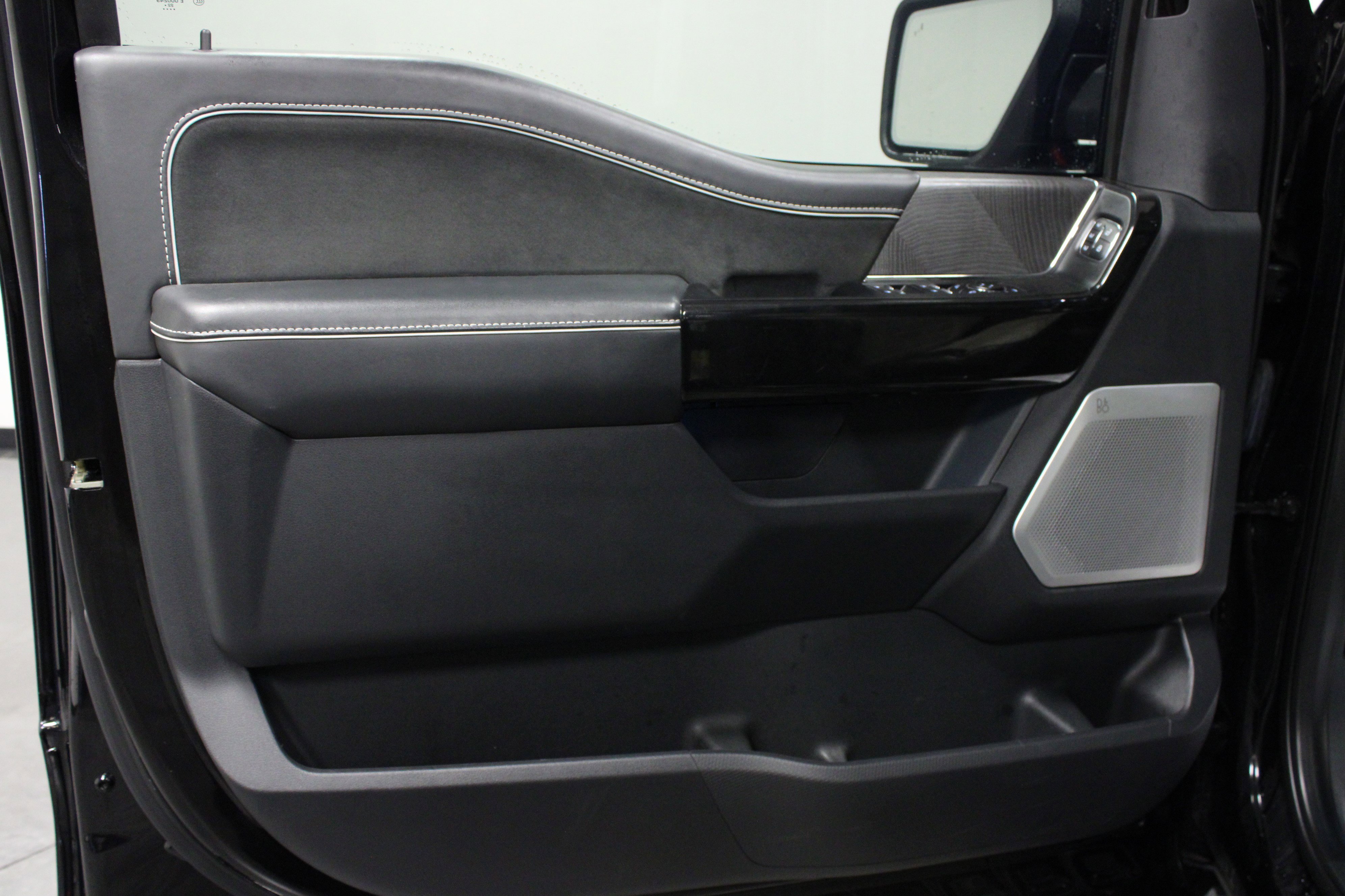 Used 2023 Ford F150 Lightning Platinum image 11