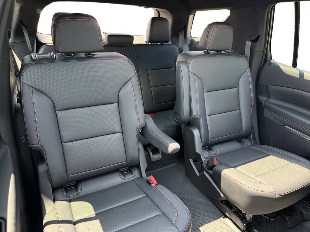Used 2026 Chevrolet Traverse Z71 w/ LPO, Floor Liner Package AWD/4WD image 42