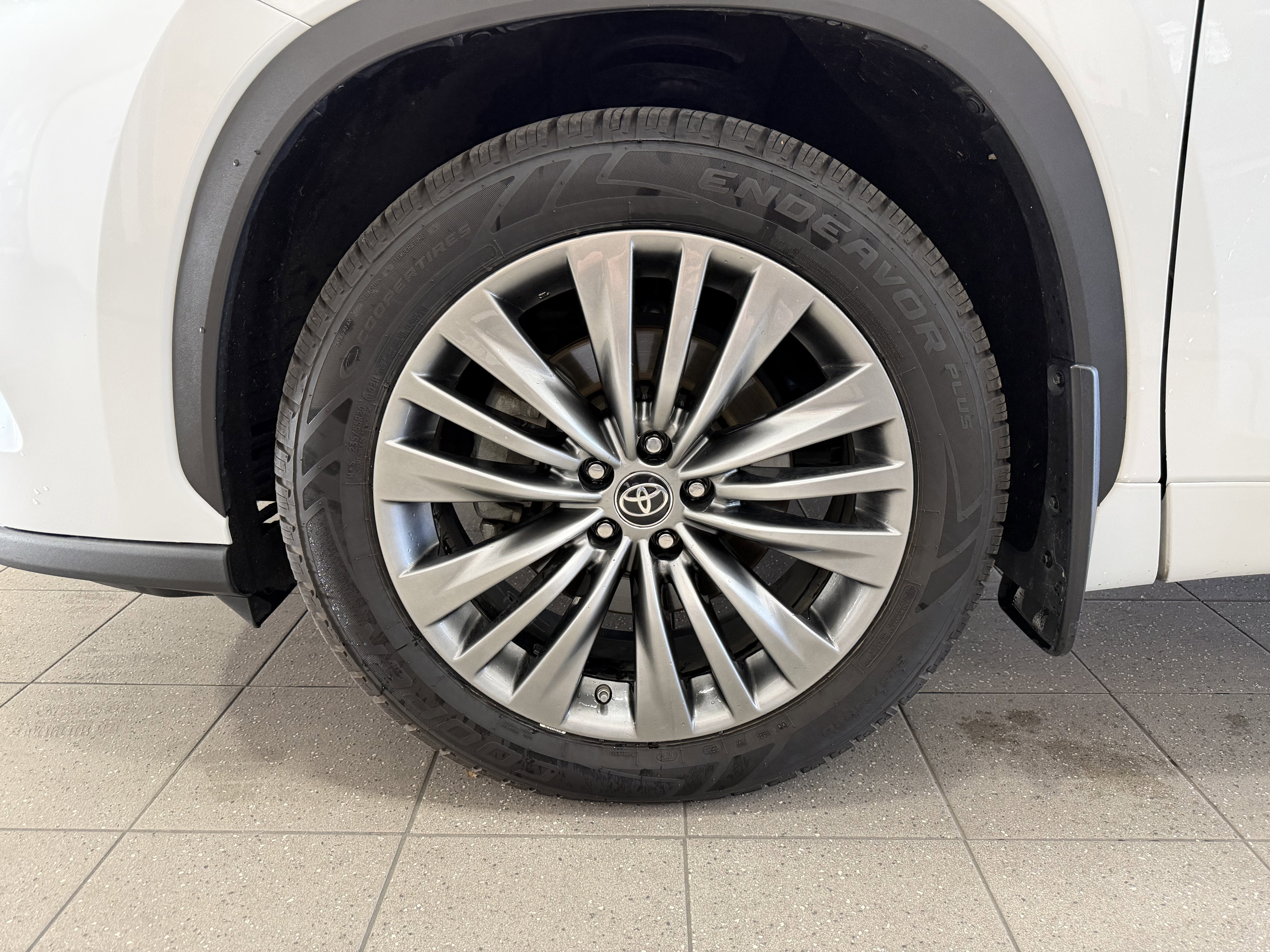 Used 2022 Toyota Highlander Platinum AWD/4WD image 5