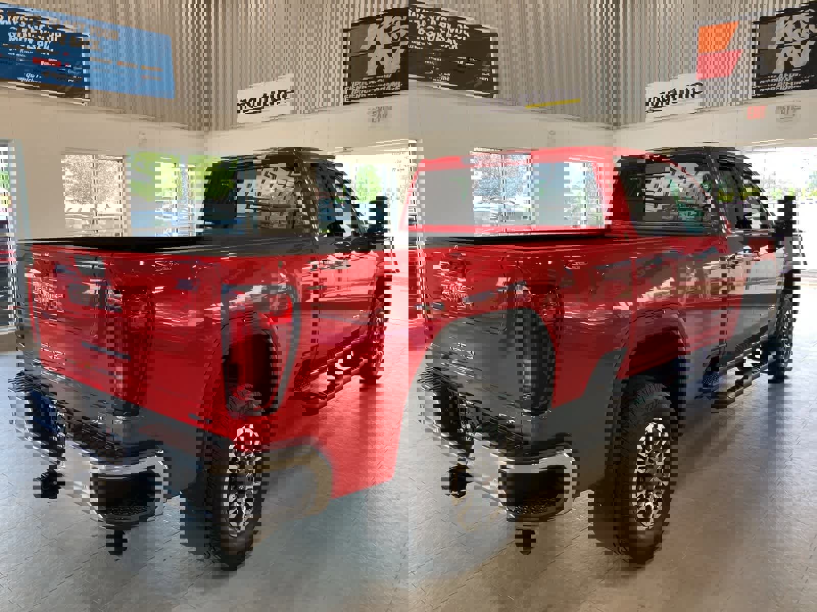 Used 2022 GMC Sierra 2500 SLT w/ SLT Preferred Package image 5