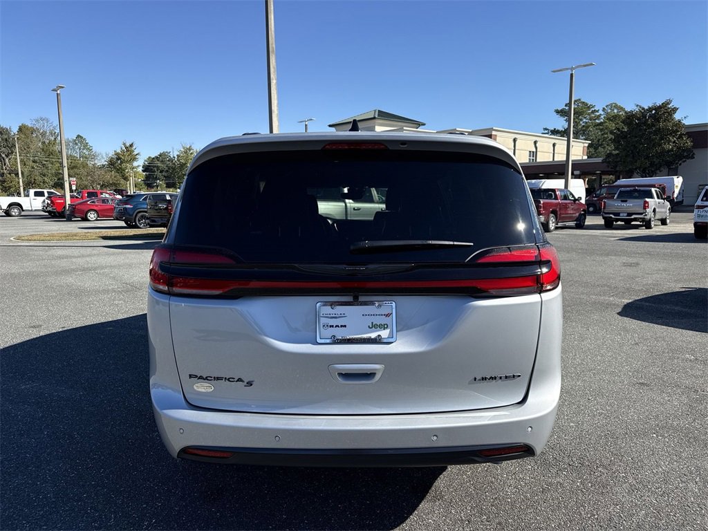 New 2026 Chrysler Pacifica Limited w/ S Appearance Package image 4