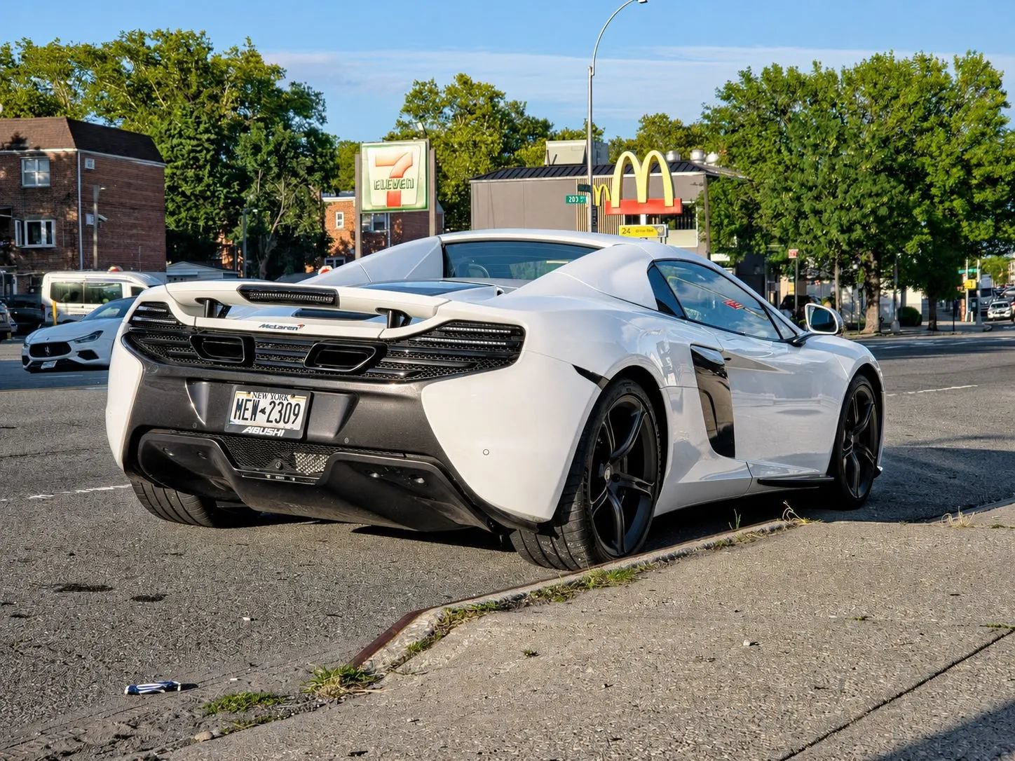 Used 2015 McLaren 650S Spider RWD image 8