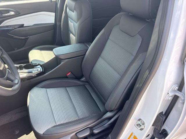 New 2026 Chevrolet Trax LT w/ Sunroof Package FWD image 24