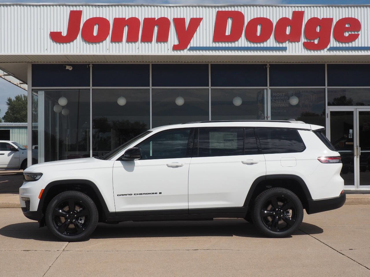 New 2025 Jeep Grand Cherokee L Limited image 2