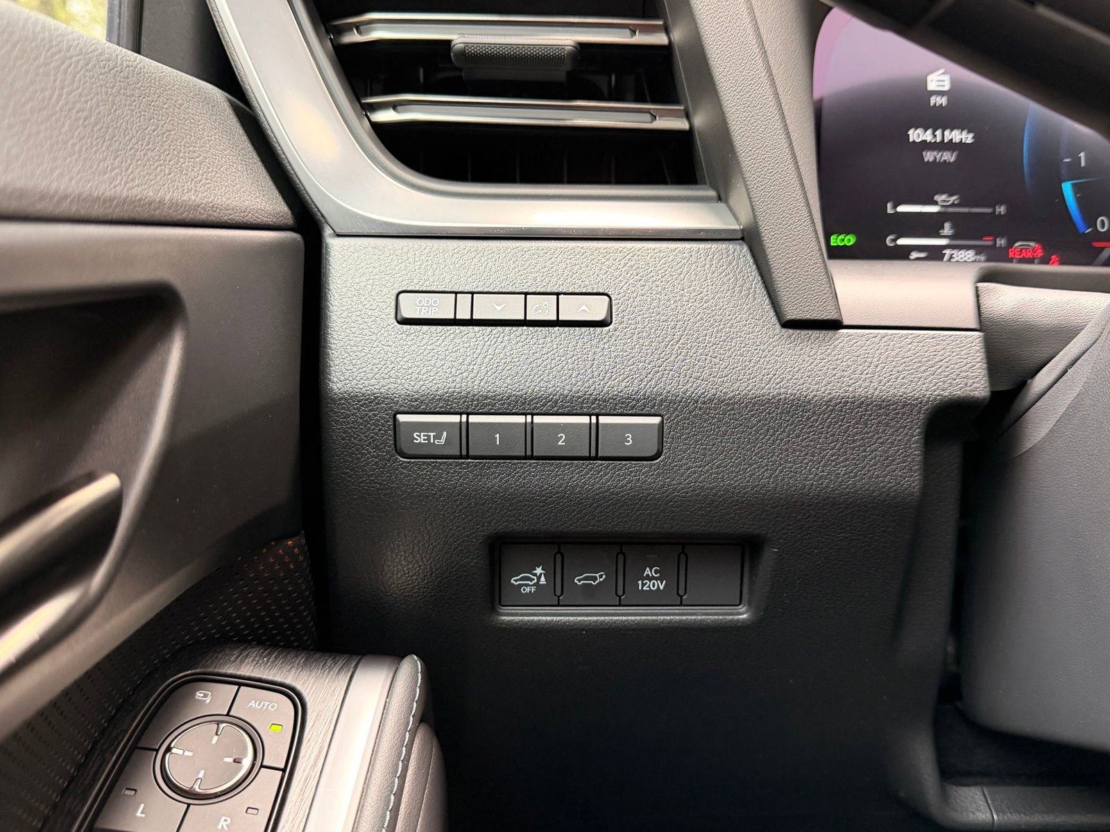 Used 2024 Lexus GX 550 w/ Accessory Package (2T) AWD/4WD image 23