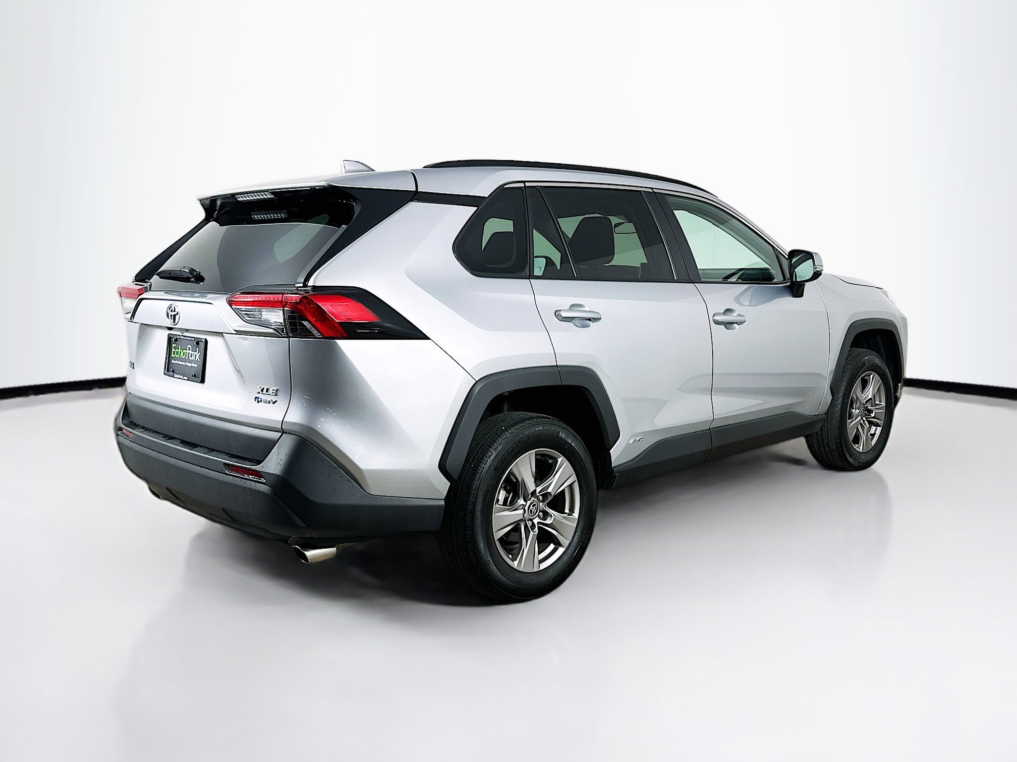 Used 2025 Toyota RAV4 XLE AWD/4WD image 9
