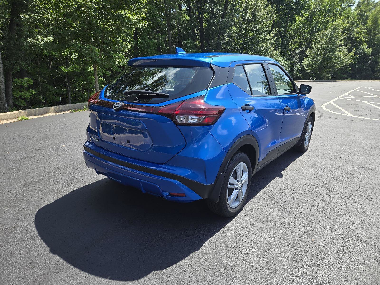 Used 2025 Nissan Kicks Play S FWD image 3