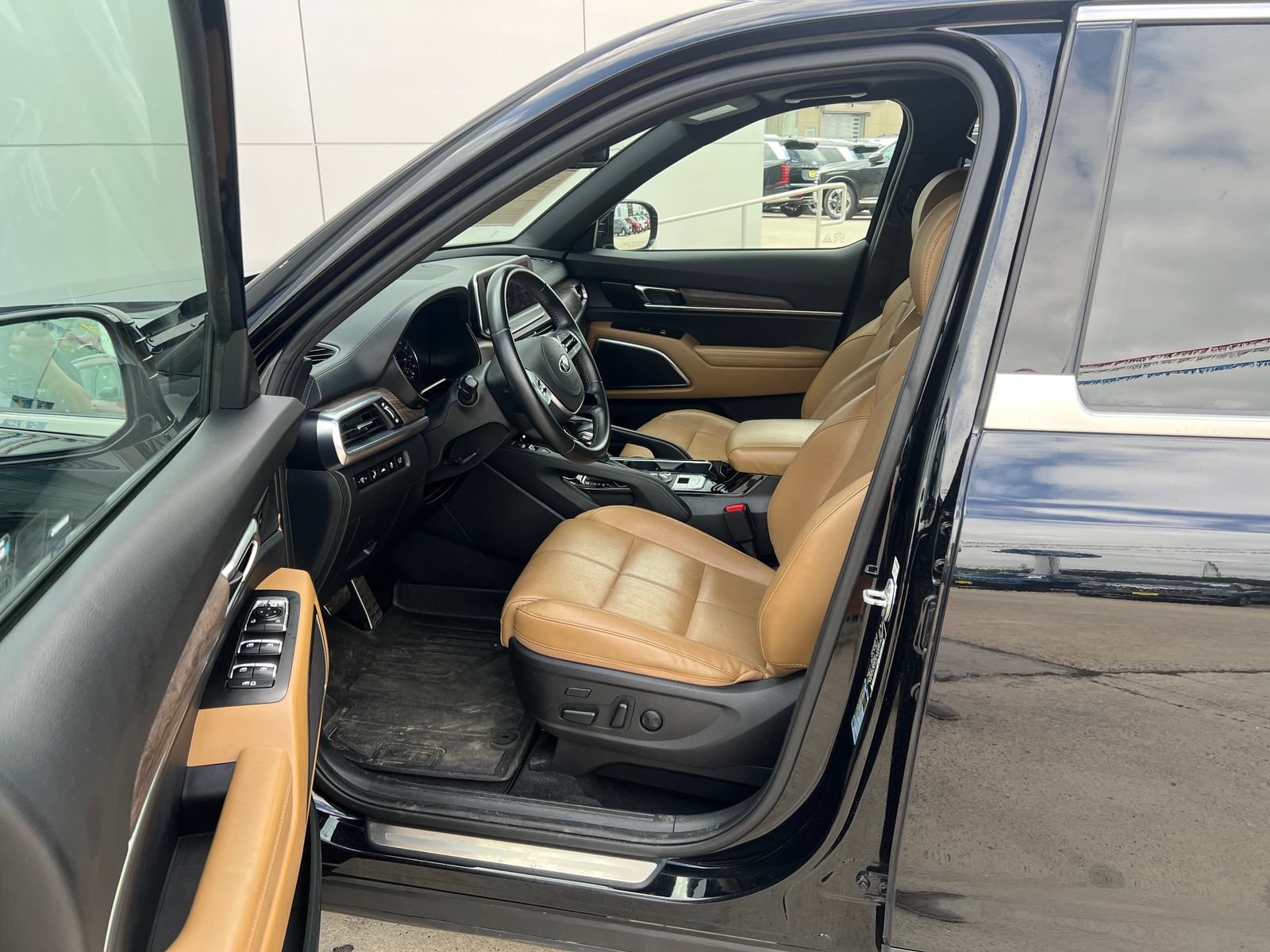 Used 2021 Kia Telluride SX w/ Towing Package FWD image 9