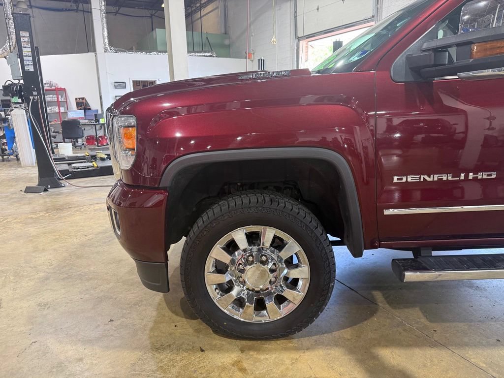 Used 2017 GMC Sierra 2500 Denali w/ Duramax Plus Package AWD/4WD image 10