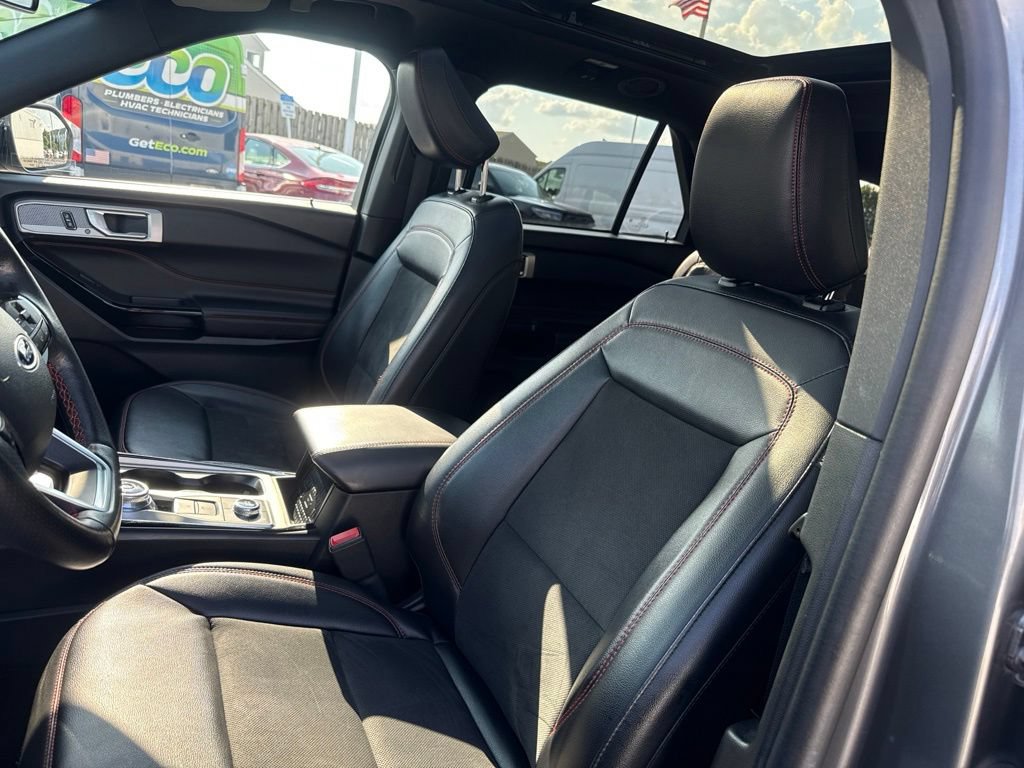 Used 2023 Ford Explorer ST-Line AWD/4WD image 4