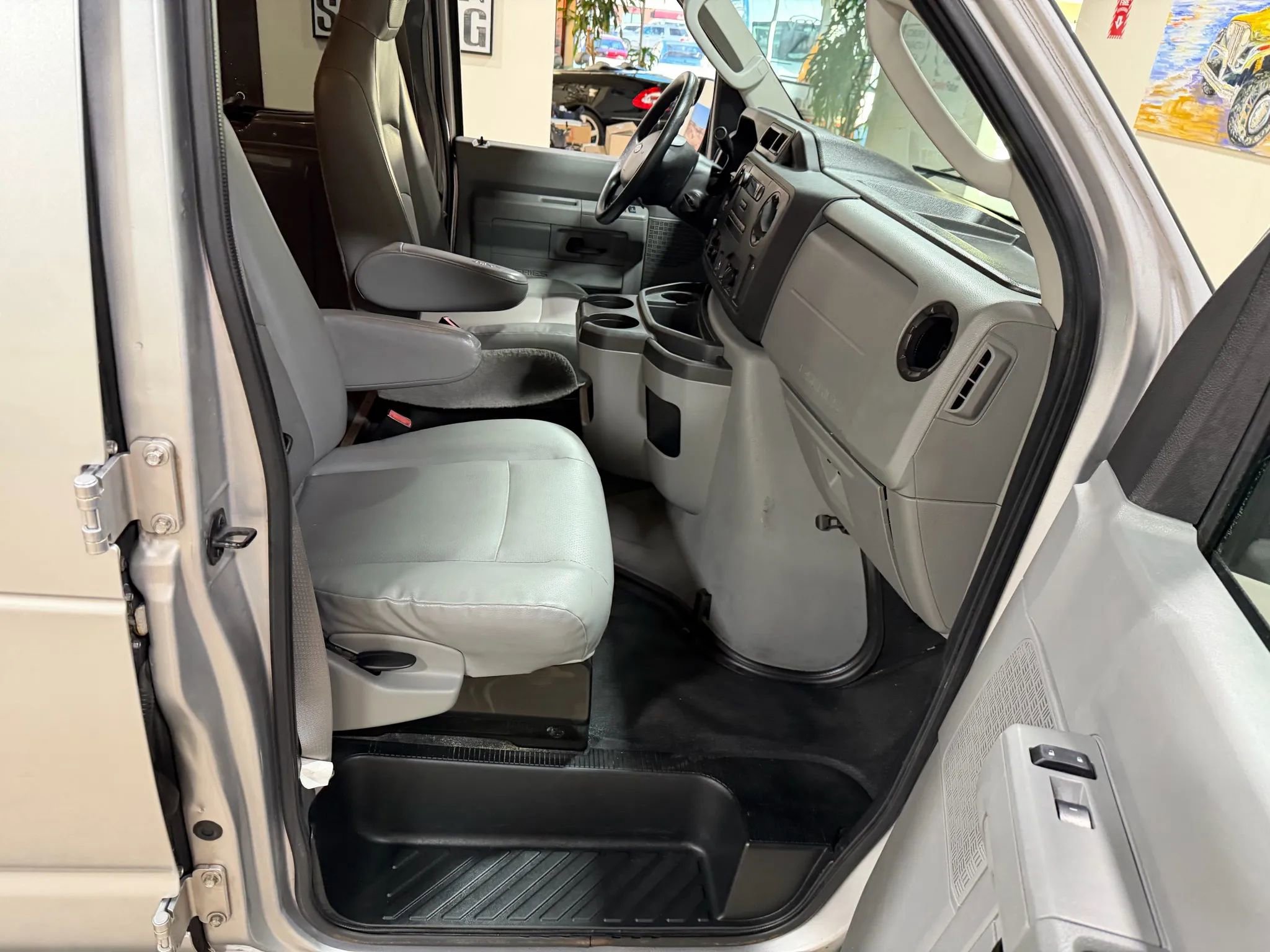 Used 2014 Ford E-250 and Econoline 250 w/ Power Group image 35